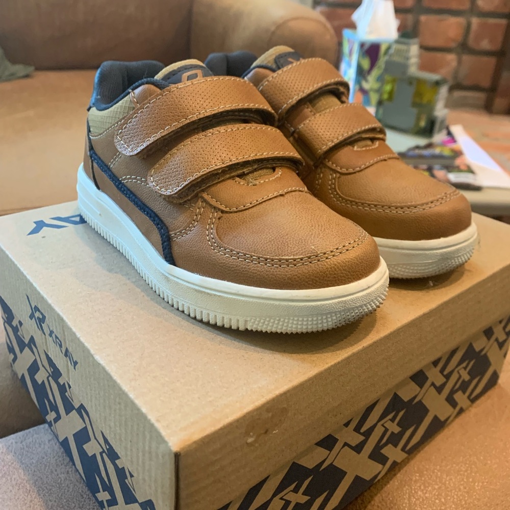 Toddler boys tan leather and navy shoes size 11